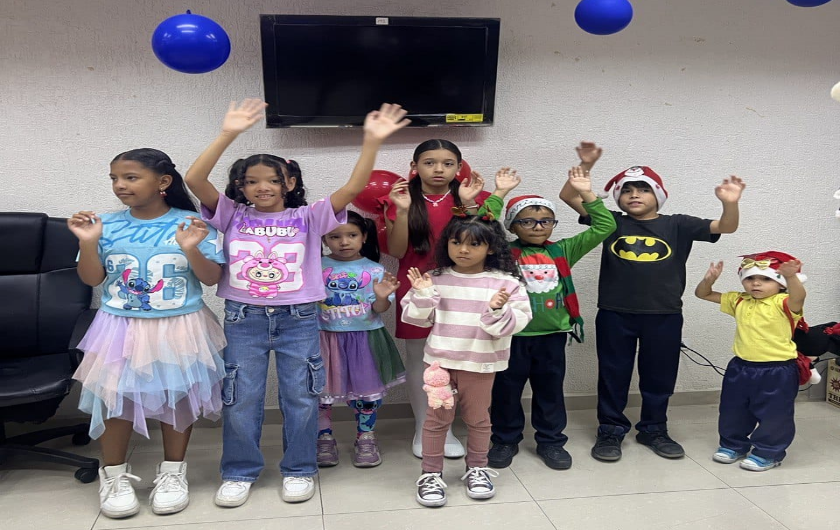 Niñas y niños de los trabajadores de Ipasme disfrutaron de un día lleno de magia navideña