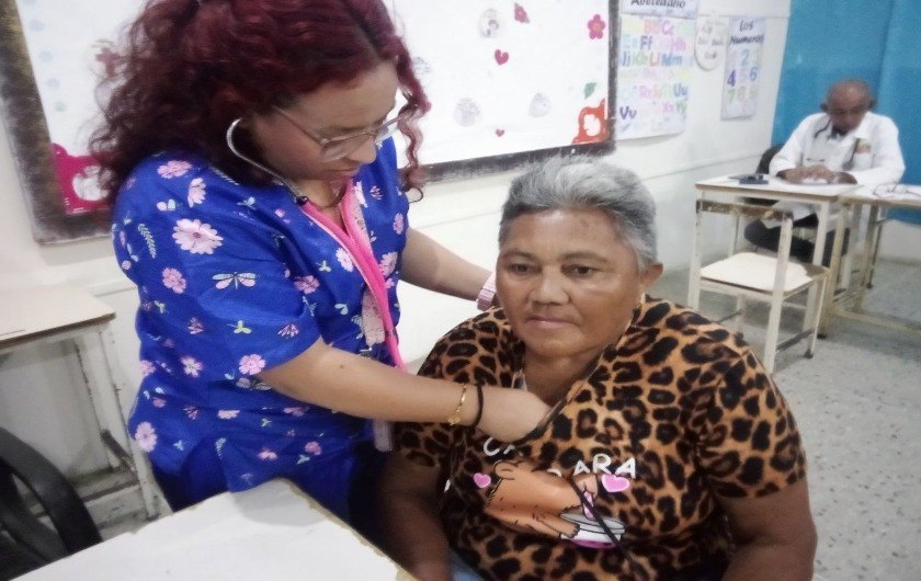 El bienestar llega al corazón del magisterio en Pueblo Nuevo: más de 350 trabajadores de la educación fueron atendidos